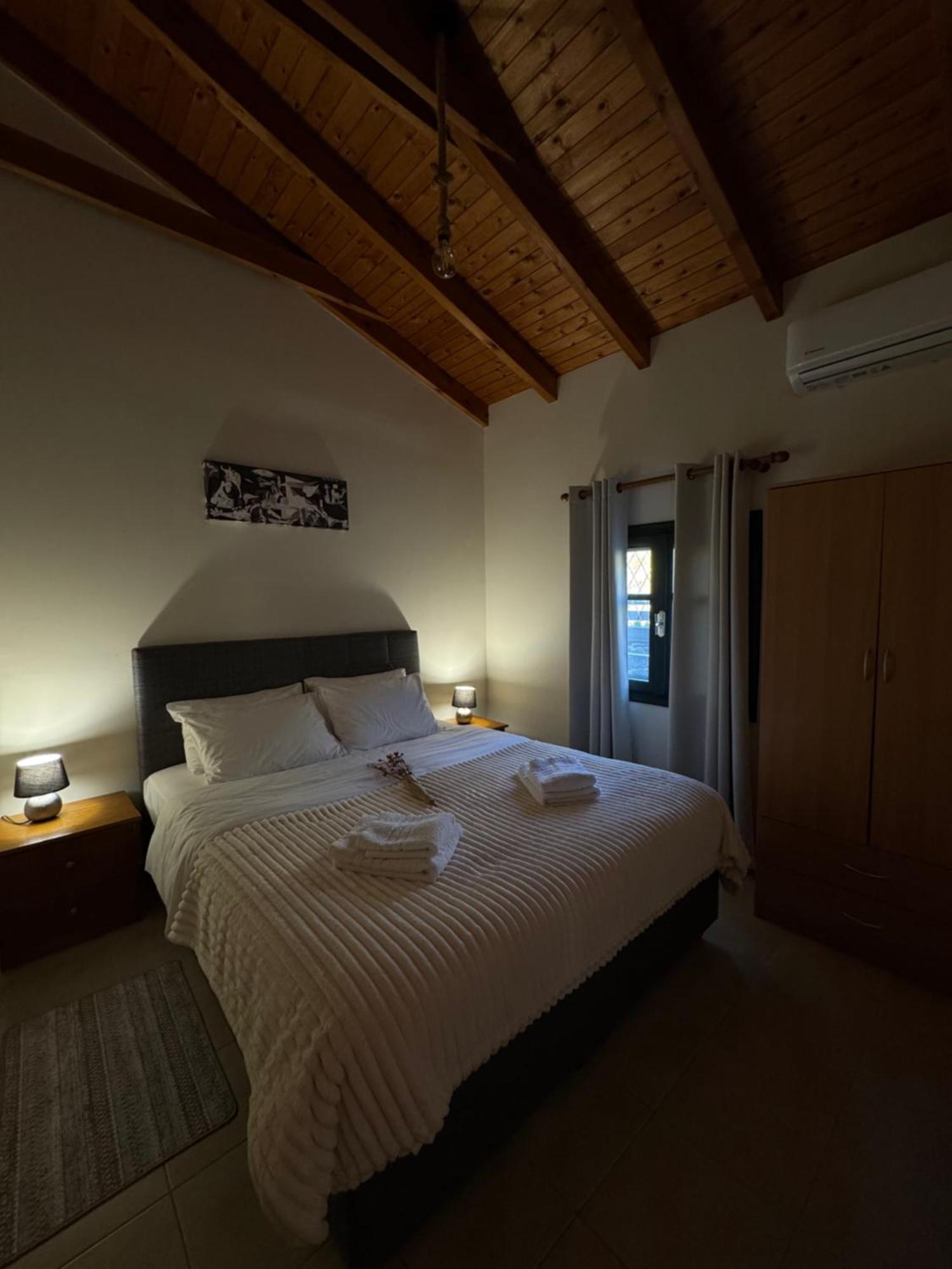 Tholos Alexandra'S Beachfront House Kavoúsion Esterno foto