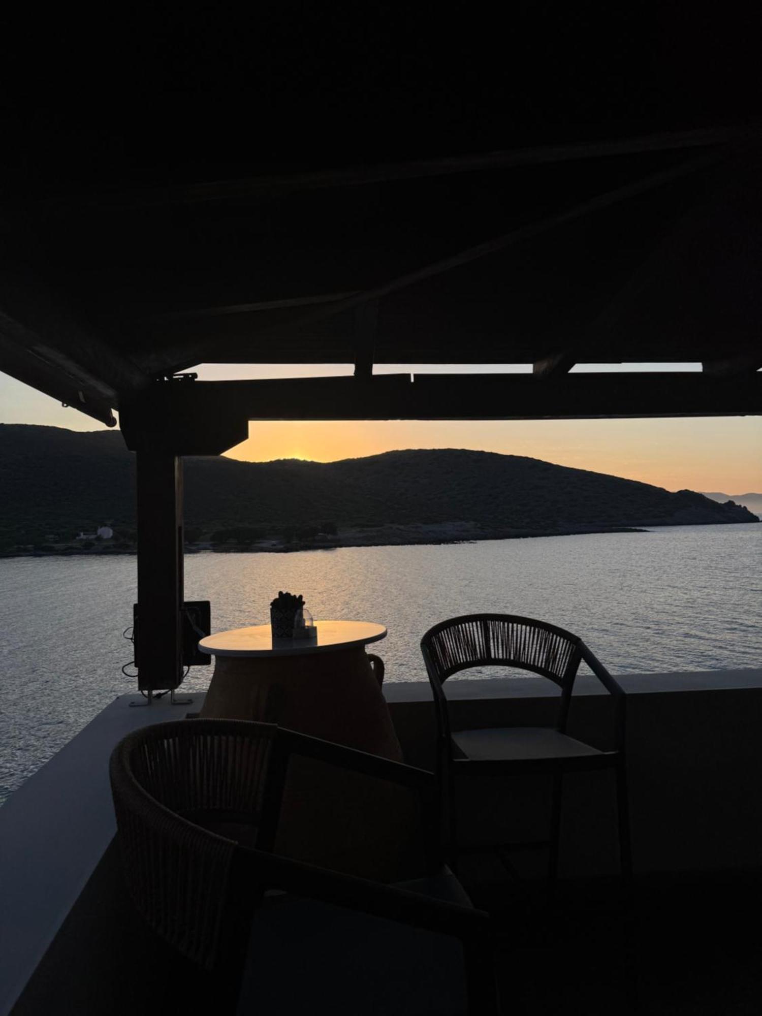 Tholos Alexandra'S Beachfront House Kavoúsion Esterno foto